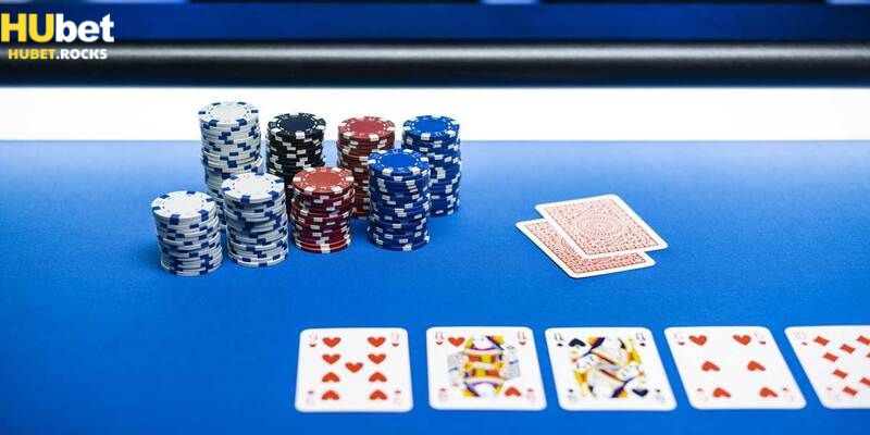 Cách chơi Poker với biến thể Omaha tại nền tảng Hubet